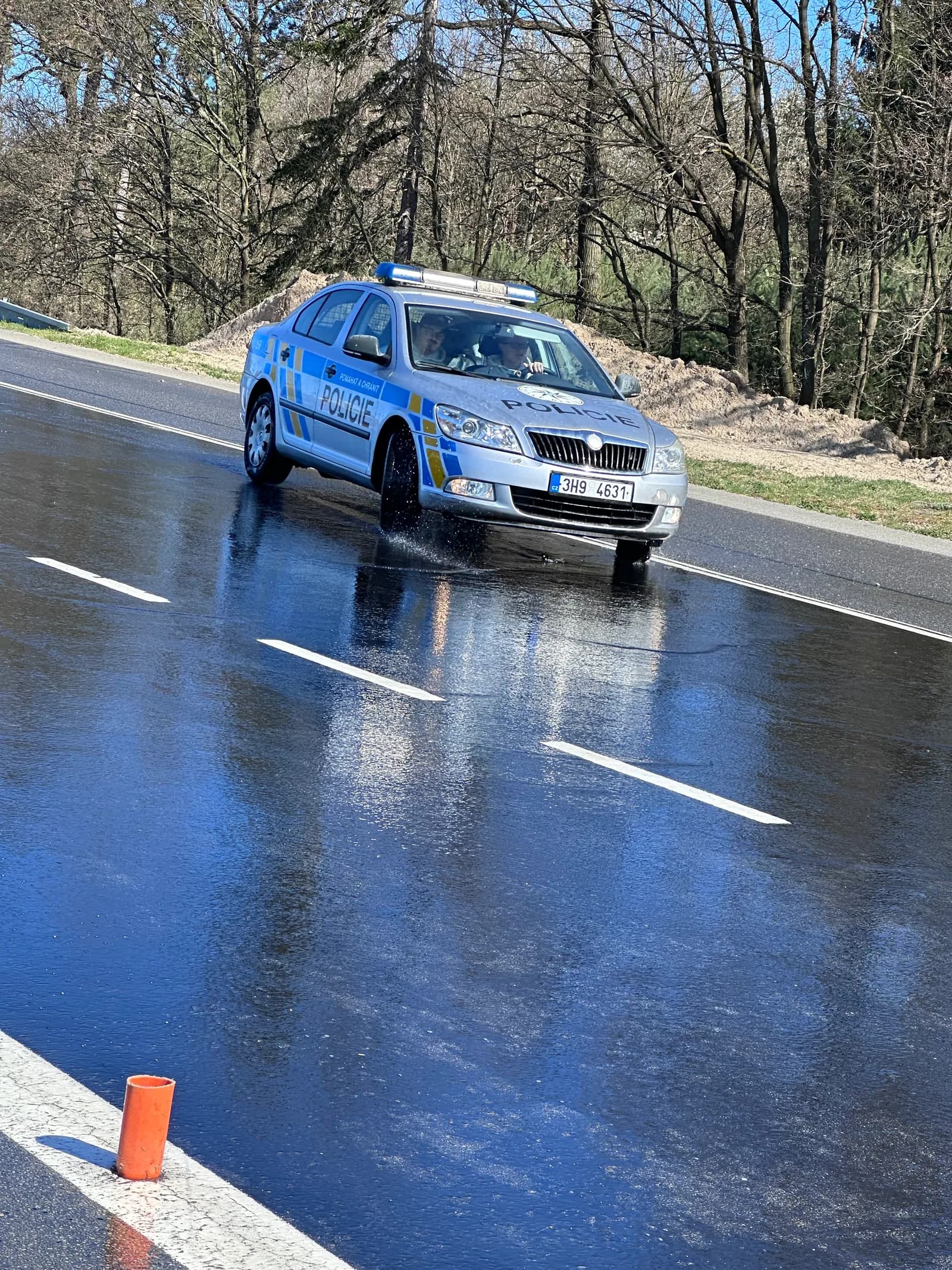 Vůz na mokré trati polygonu